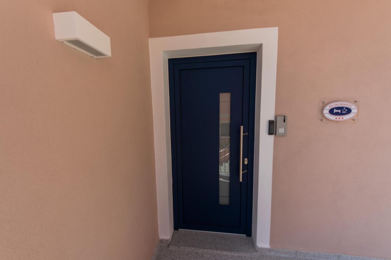 Controvento Bed and Breakfast La Maddalena  Exteriör bild