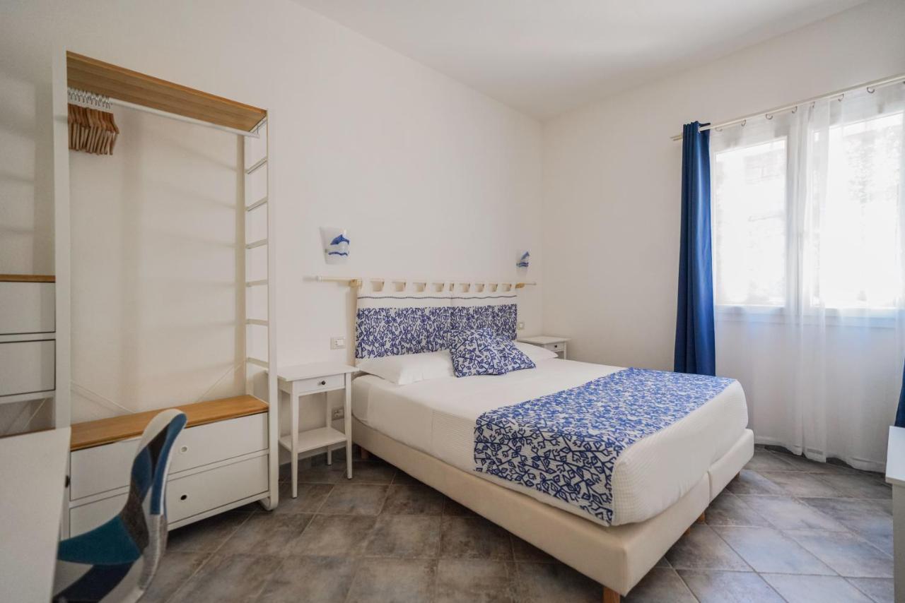 Controvento Bed and Breakfast La Maddalena  Exteriör bild