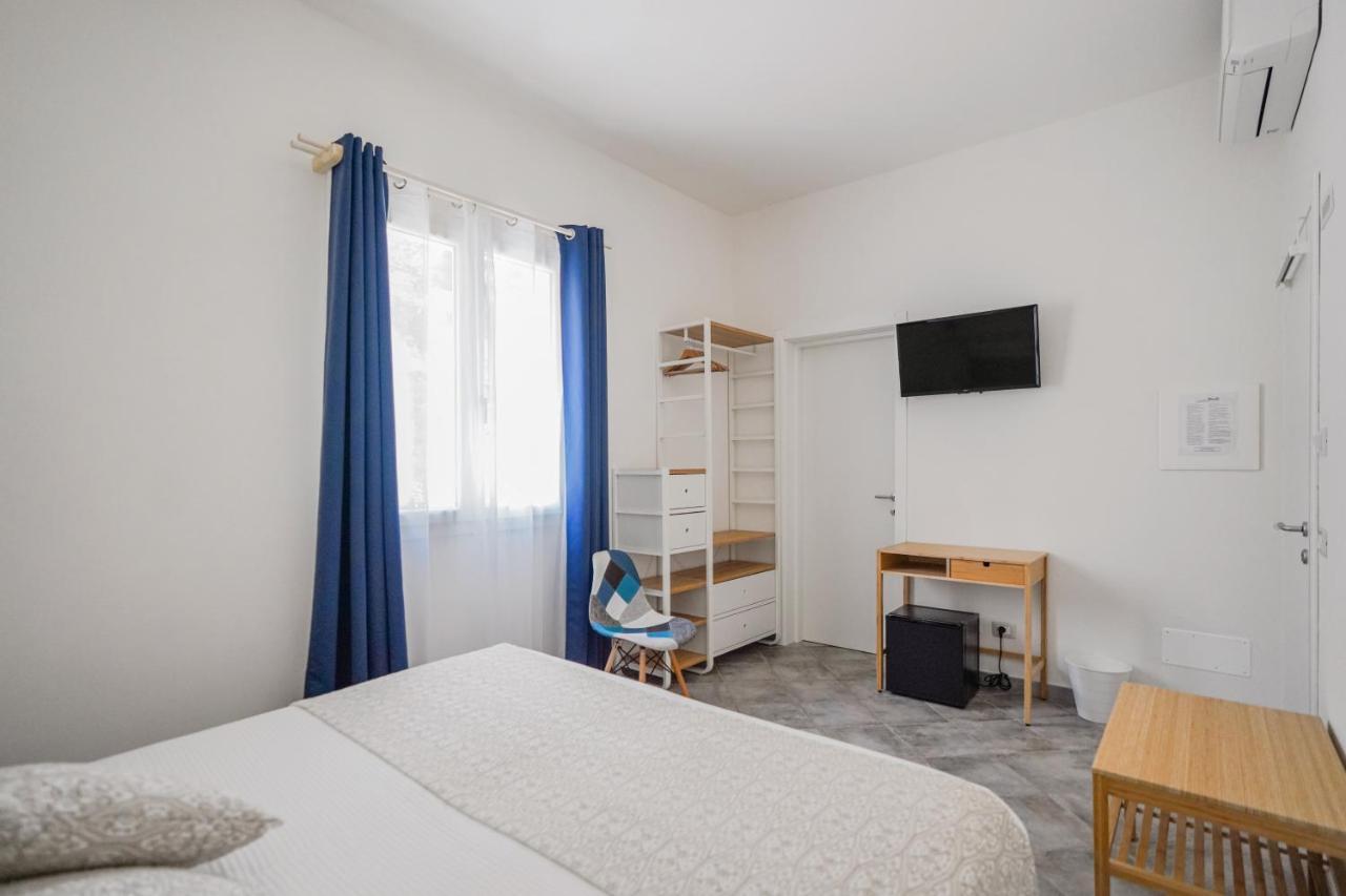 Controvento Bed and Breakfast La Maddalena  Exteriör bild